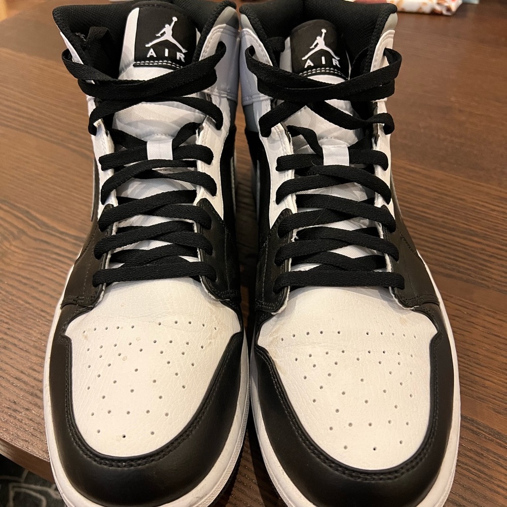 Jordan 1 Mid “ White Shadow”